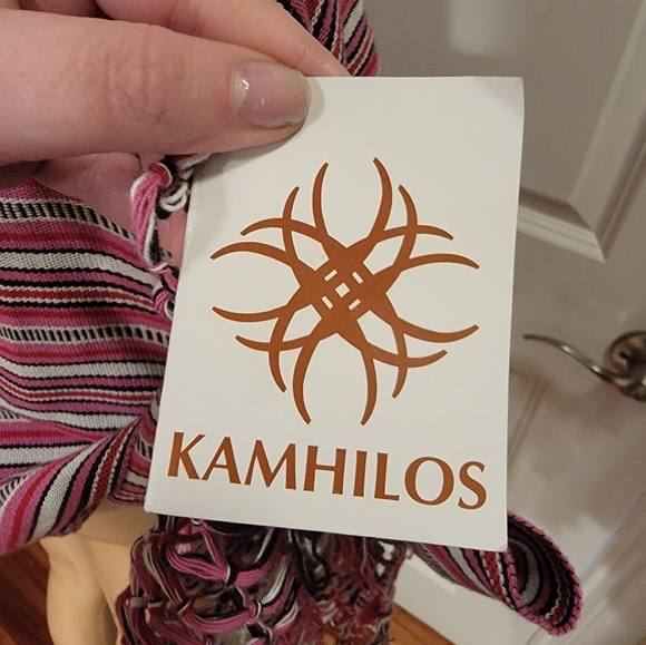 Kamhilos Textiles Poncho Crafted on a Loom w/Tassels! - Picture 5 of 8